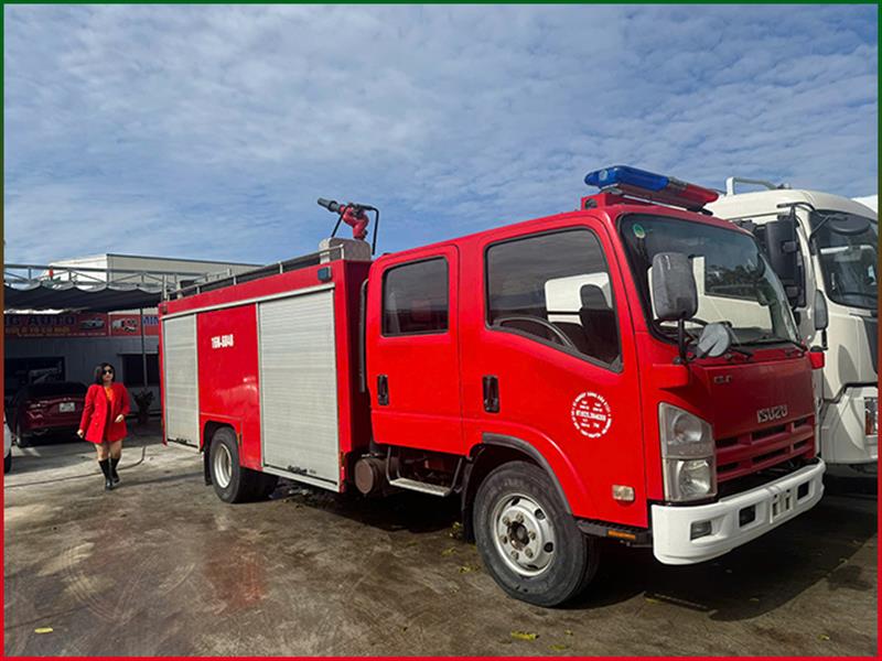 Bán và cho thuê xe cứu hoả cũ Isuzu 4 khối 3,5 nước 500 bọt đời 2010